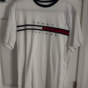 Tommy Hilfiger White T-Shirt with Red and Black Accents (men’s large)